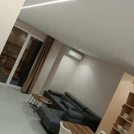 Golem Apartment Appartement *